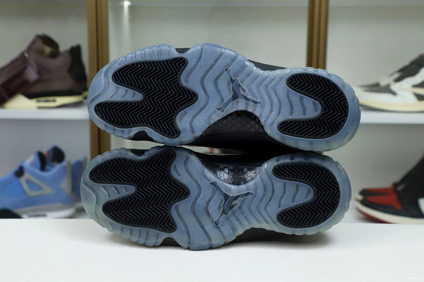 AND 11 JORDAN 'CAP RETRO GOWN' AIR 0226